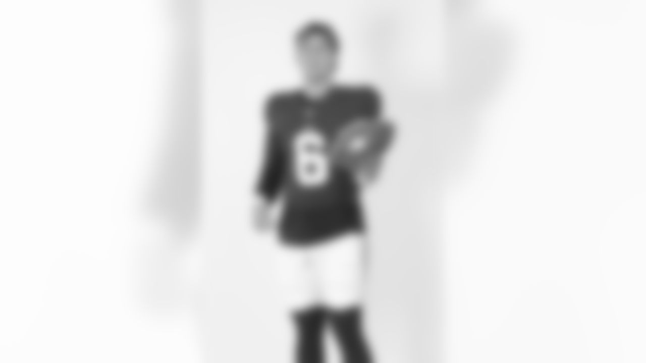 New York Giants quarterback Jaxson Dart (6) poses for a portrait during the NFLPA Rookie Premiere on Saturday, May 17, 2025 in Thousand Oaks, Calif. (Ben Liebenberg/NFL)