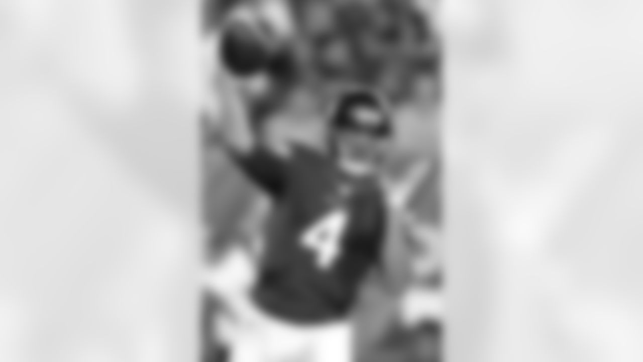 Minnesota Vikings quarterback Mike Kafka (4) throws a pass during the first half of an NFL preseason football game against the Pittsburgh Steelers in Canton, Ohio,  Sunday, Aug. 9, 2015. (AP Photo/Don Wright)