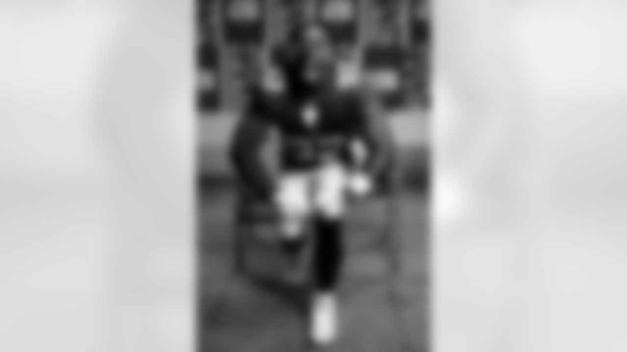 DL Rakeem Nuñez-Roches (93)