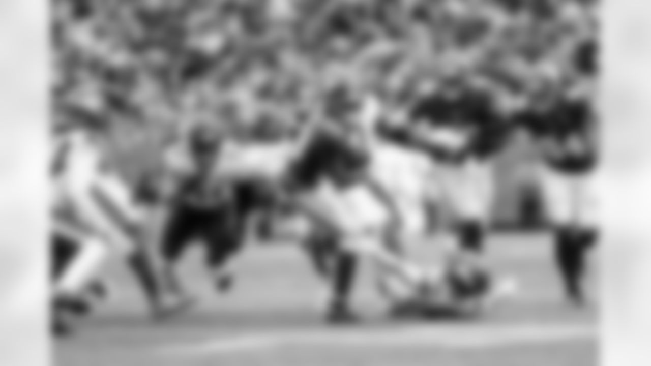 RB Tyrone Tracy Jr. (29)