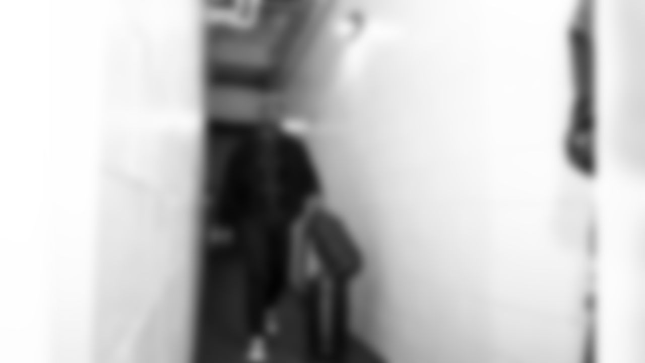 LB Neville Hewitt (47)