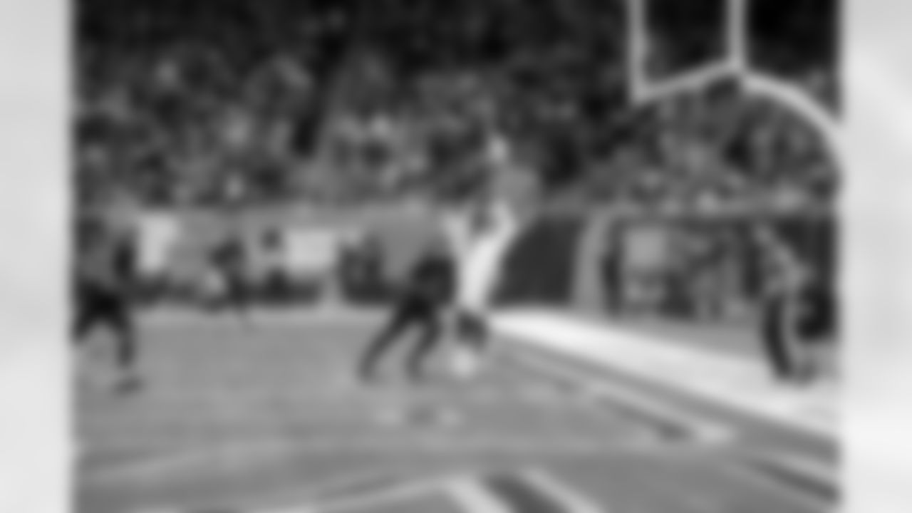 WR Isaiah Hodgins (89)