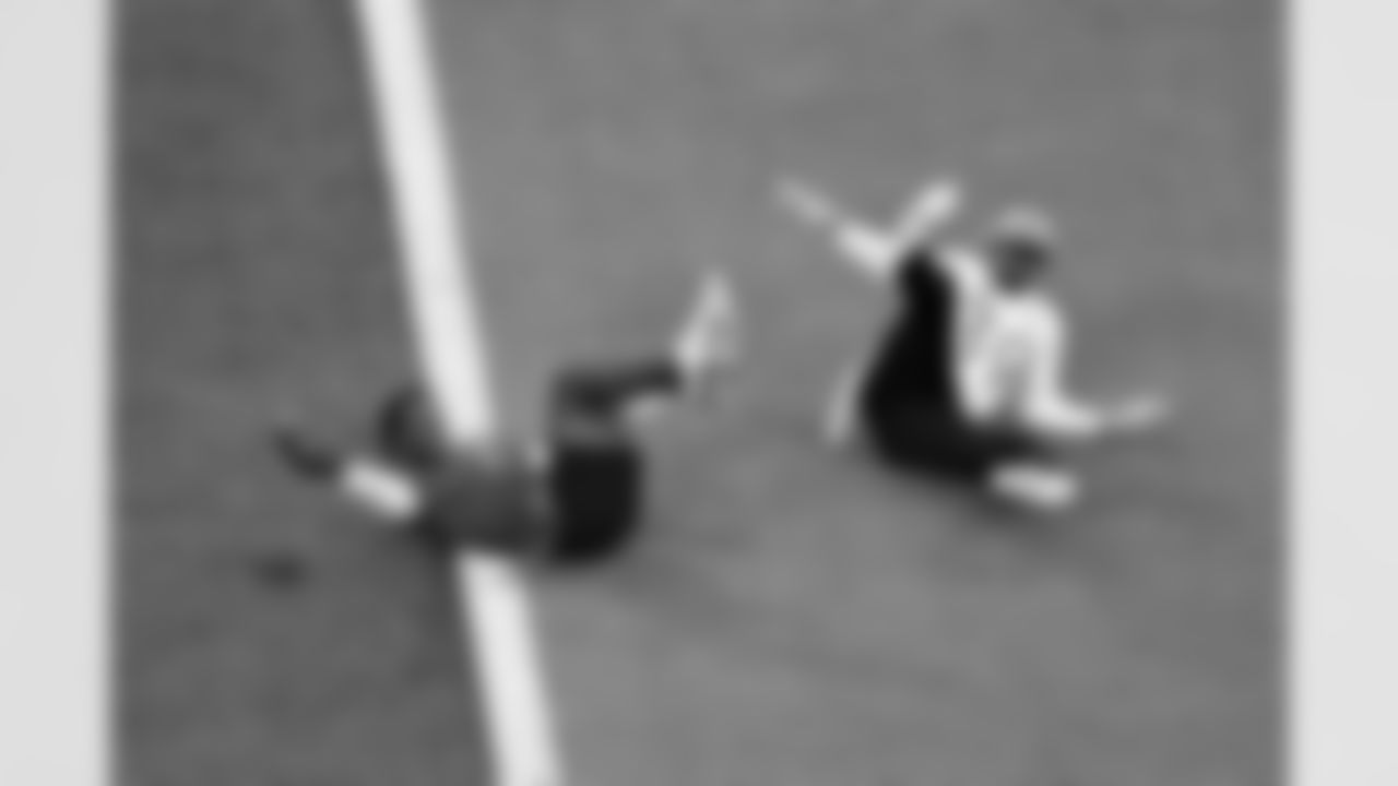 NFC receiver Malik Nabers (1), of the New York Giants, catches a pass in the end zone for a touchdown as AFC safety Minkah Fitzpatrick (39), of the Pittsburgh Steelers, defends during the NFL Pro Bowl Games, Sunday, Feb. 2, 2025, in Orlando, Fla. (Phelan M. Ebenhack/AP Images for NFL)