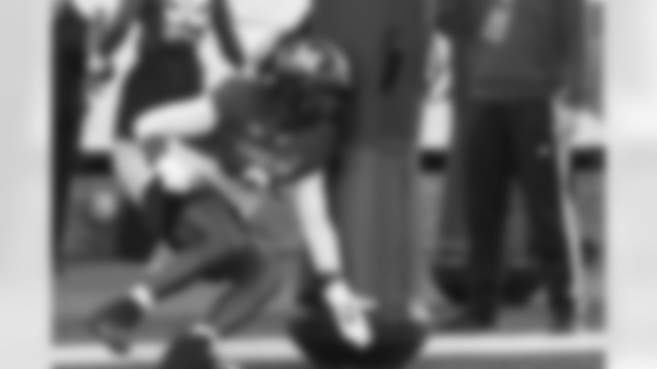 American Team defensive end Zion Young (9), of Missouri, runs through drills during practice for the Senior Bowl NCAA college football game Tuesday, Jan. 27, 2026, in Mobile, Ala. (AP Photo/Butch Dill)