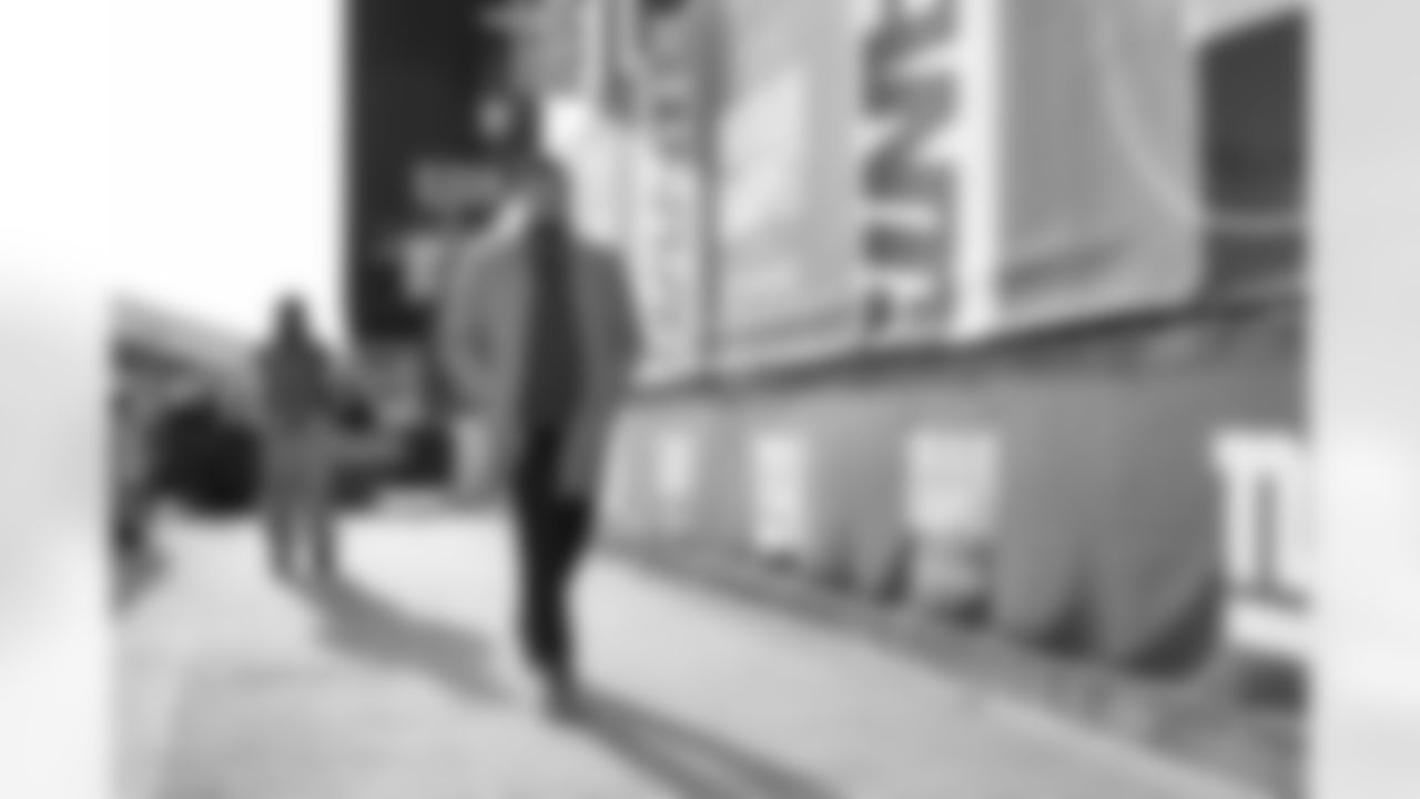 G Greg Van Roten (74)