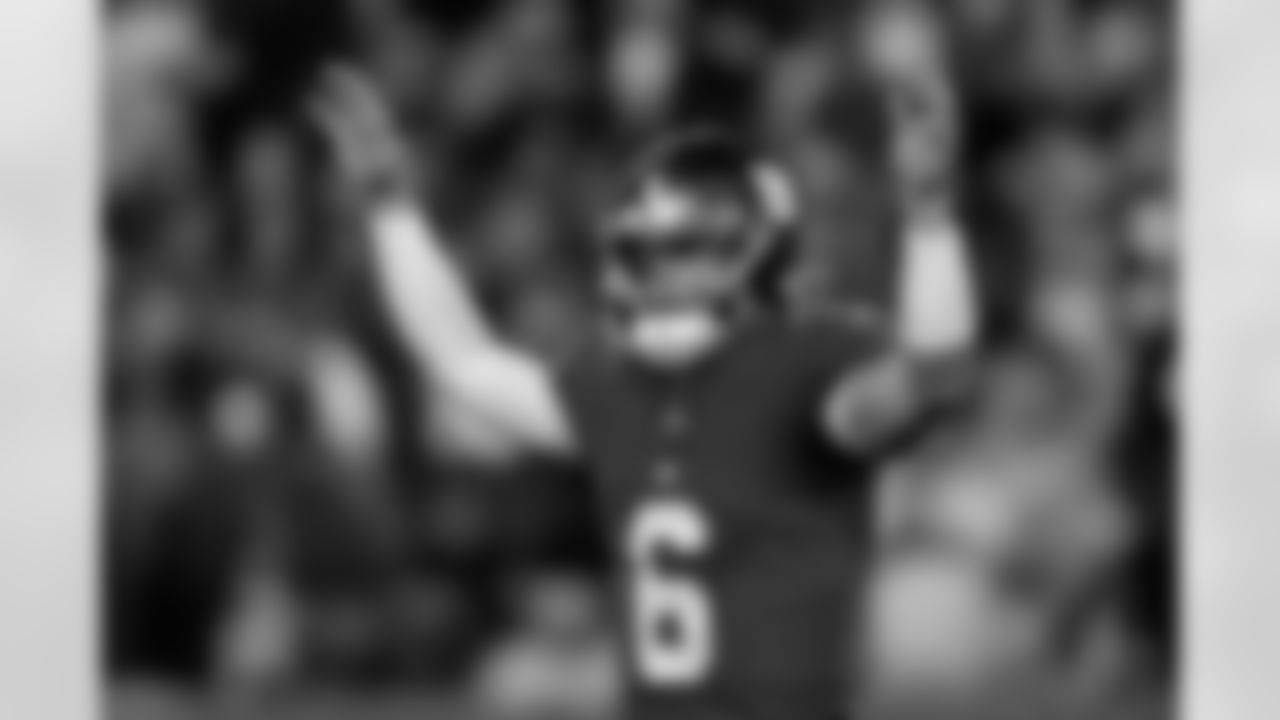 New York Giants quarterback Jaxson Dart (6) reacts after a touchdown during the second half of an NFL football game against the Philadelphia Eagles, Thursday, Oct. 9, 2025, in East Rutherford, N.J. (AP Photo/Adam Hunger)