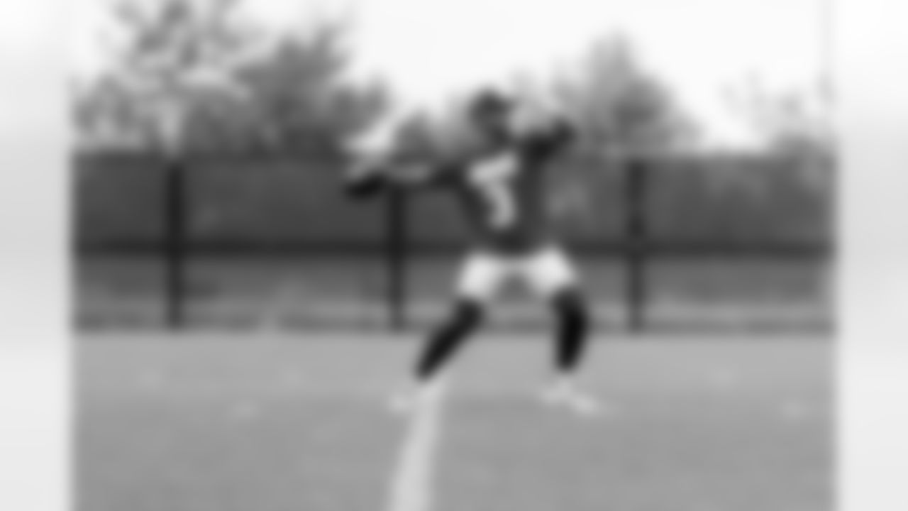 QB Russell Wilson (3)