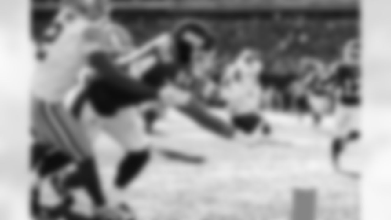 TE Theo Johnson (84)