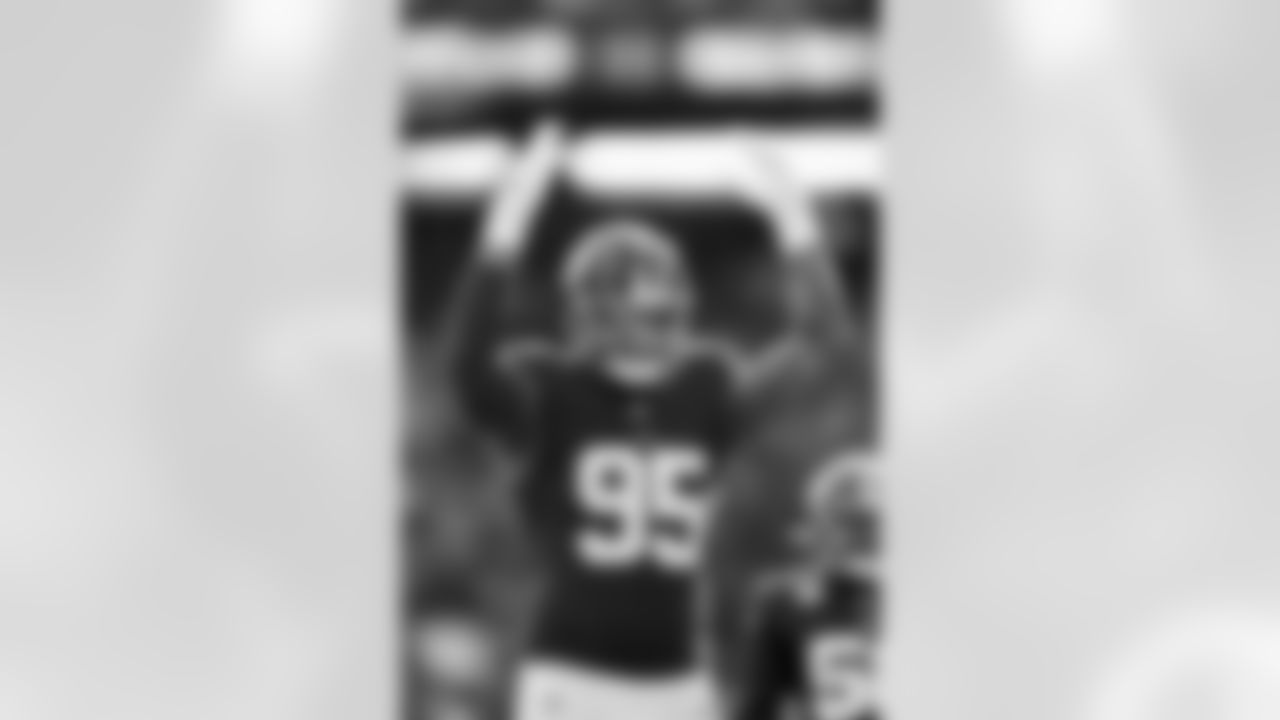 DT Roy Robertson-Harris (95)