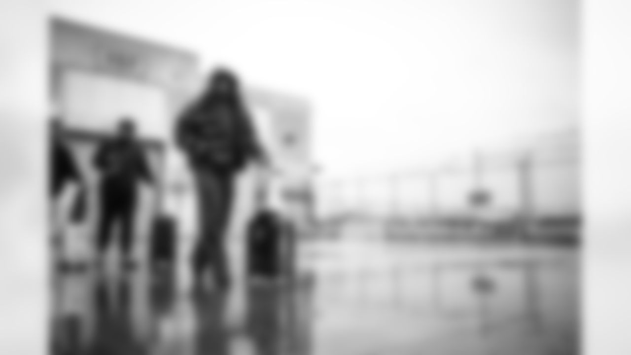 S Jevón Holland (8)