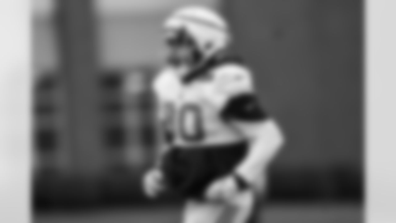 DL Elijah Garcia (90)