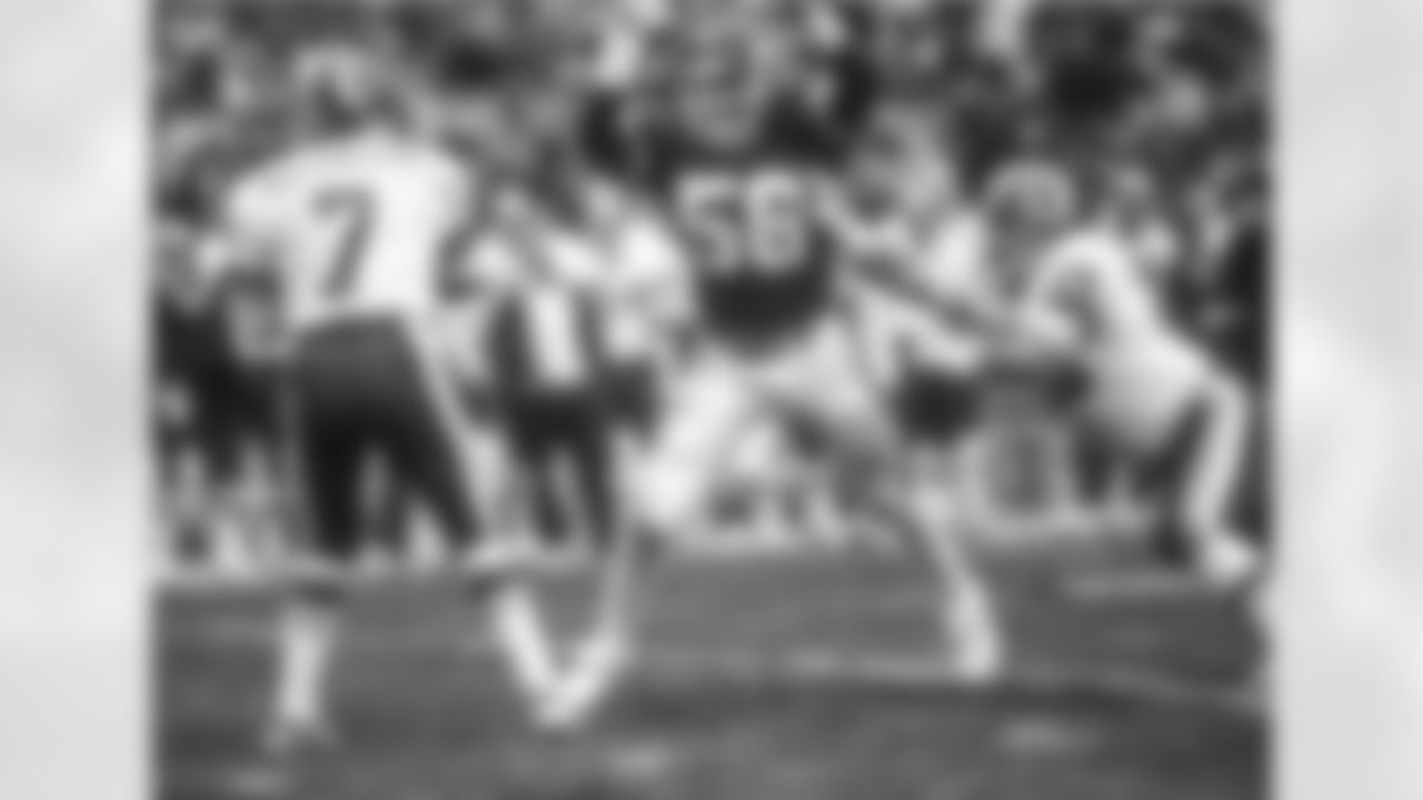 1982 Lawrence Taylor - 7.5 sacks
