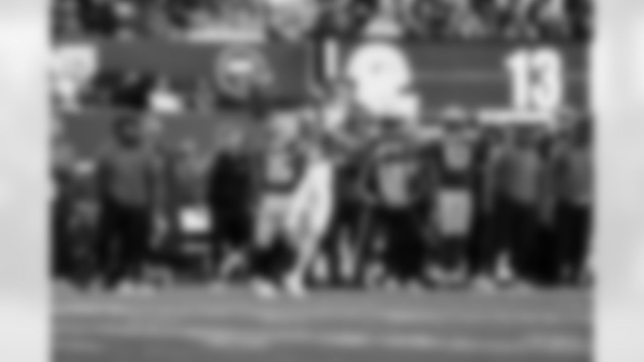 WR Isaiah Hodgins (89)