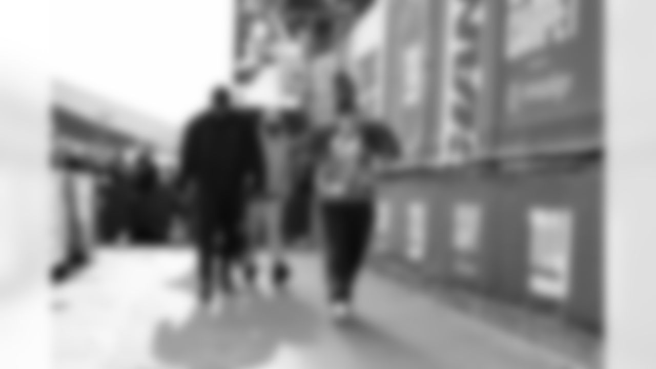 DL Rakeem Nuñez-Roches Sr. (93) OT Andrew Thomas (78)