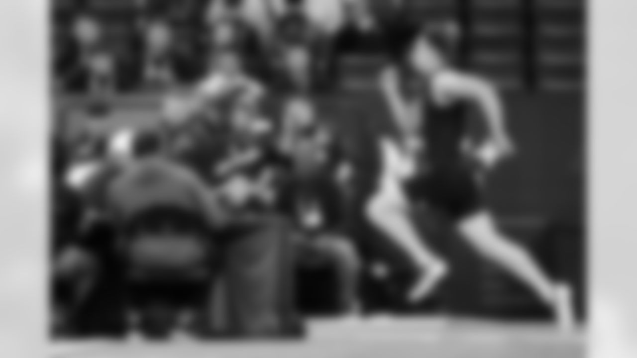 Houston tight end Tanner Koziol (15) runs the 40-yard dash during the 2026 NFL Scouting Combine on Friday, February 27, 2026 in Indianapolis, Indiana. (Cooper Neill/NFL)