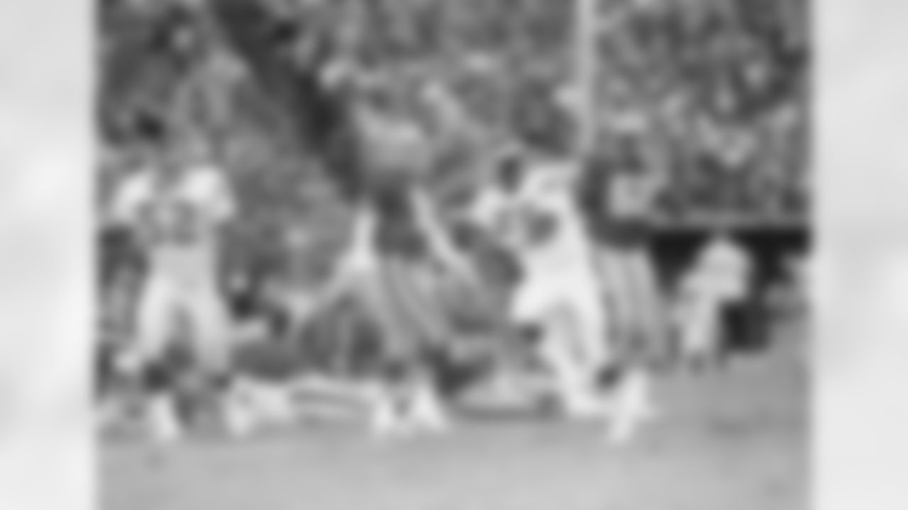 FILE - In a Jan. 20, 1991 file photo New York Giants linebacker Lawrence Taylor runs after recovering a 49ers fumble in the fourth quarter of the NFC championship game to help win the game 15-13 in San Francisco. The two teams will meet again Sunday Jan. 22, 2012 to vie for the NFC championship. (AP Photo/Rich Pedroncelli/file)