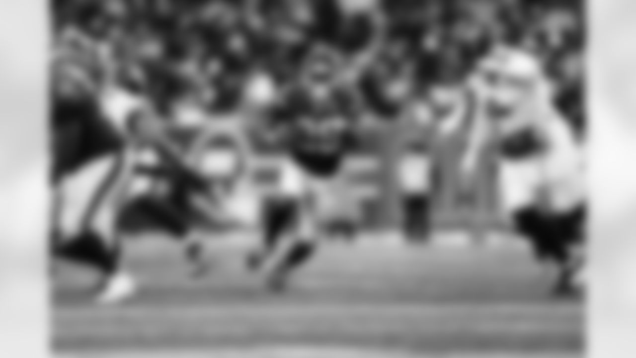 RB Tyrone Tracy Jr. (29)