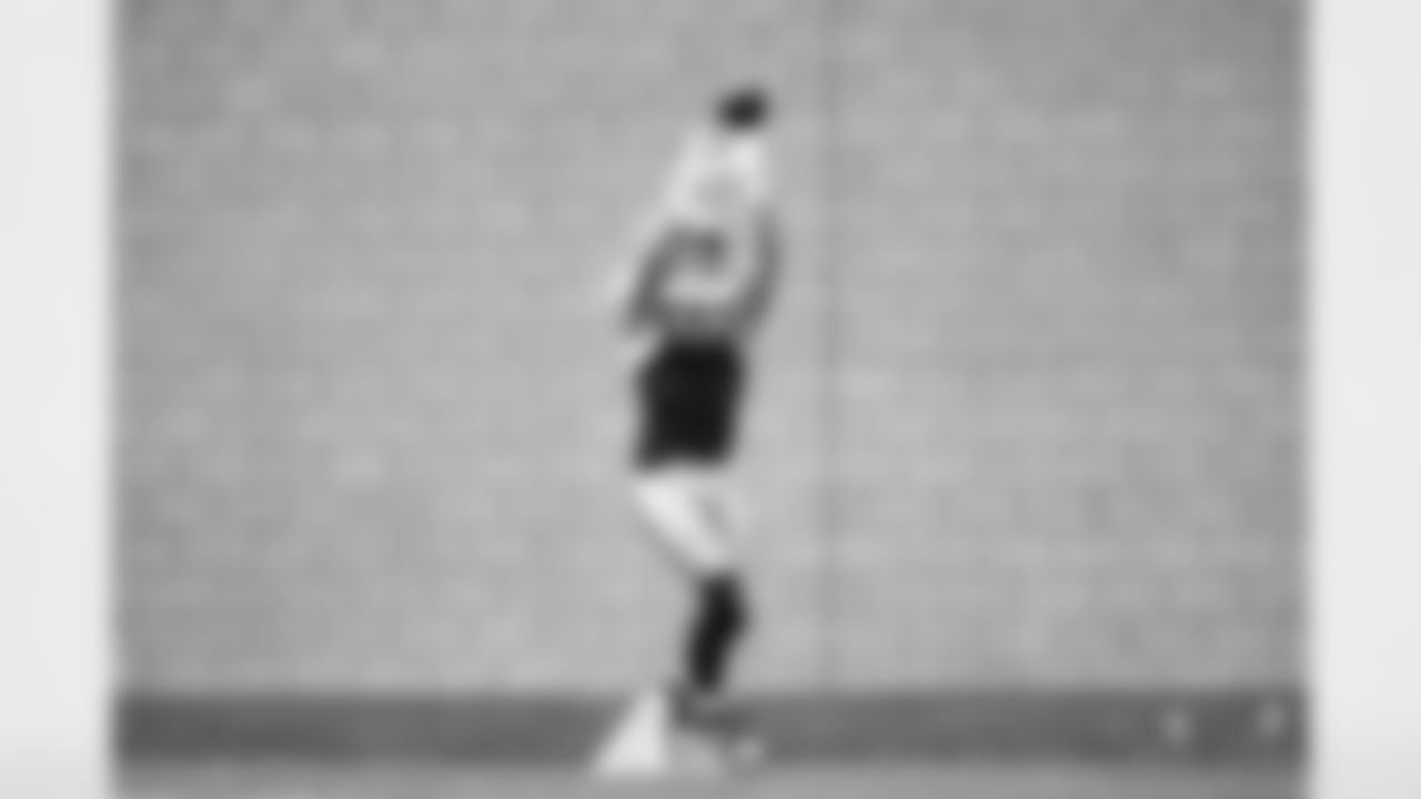 TE Daniel Bellinger (82)