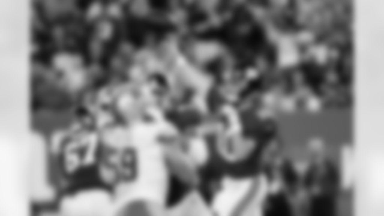 New York Giants quarterback Eli Manning (10) throws the ball during an NFL football game against the Detroit Lions on Monday, Sept. 18, 2017 in East Rutherford, N.J. Detroit won 24-10. (Aaron M. Sprecher via AP)