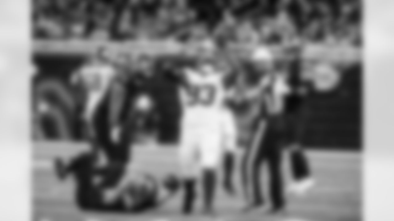 DL Rakeem Nuñez-Roches (93)