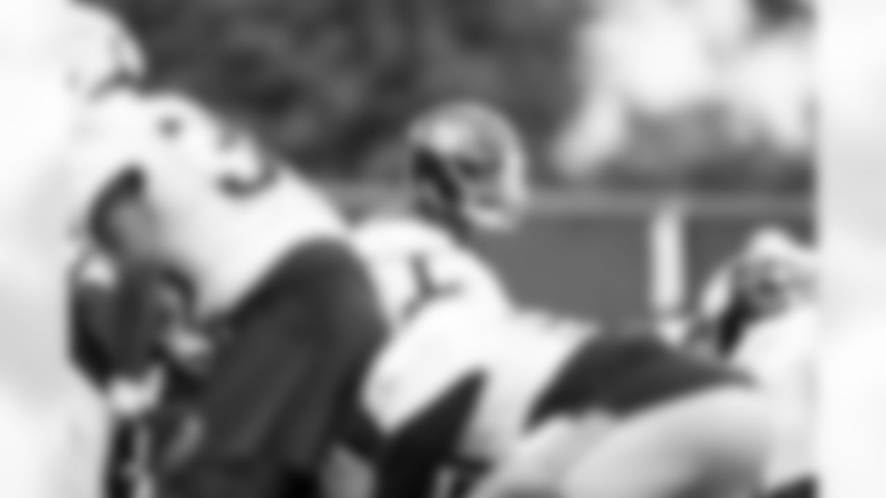 QB Jameis Winston (19)