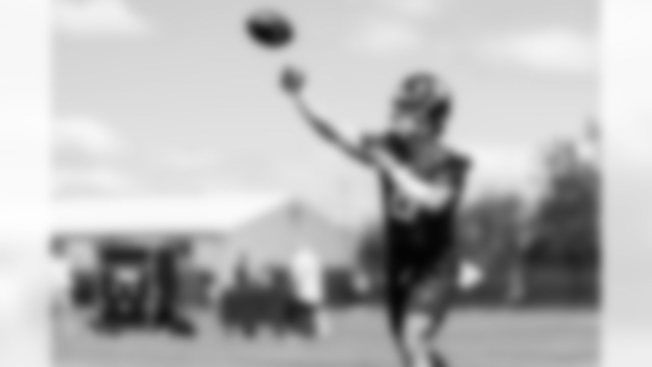 QB Jaxson Dart (6)