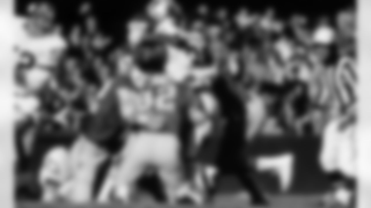 Detroit Lions linebackers Charlie Weaver (52) and Jim Laslavic (52) and defensive end Ken Sanders (82) team up to stop New York Giants running back during an NFL game against the New York Giants in Detroit on November 17, 1974. The Giants defeated the Lions 20-19. (AP Photo/Vernon Biever)