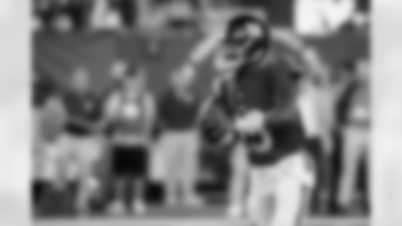 QB Jameis Winston (19)