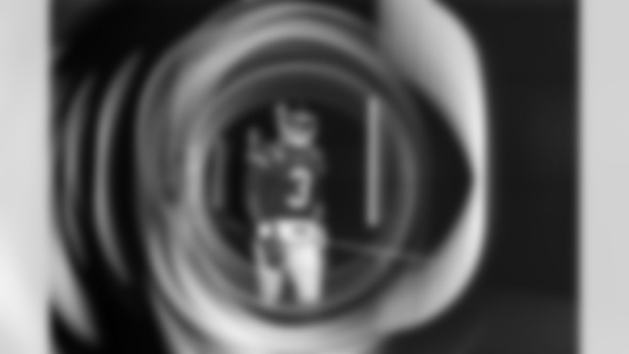 QB Russell Wilson (3)