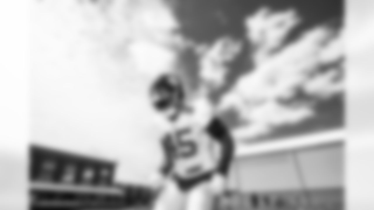 OLB Tomon Fox (45)