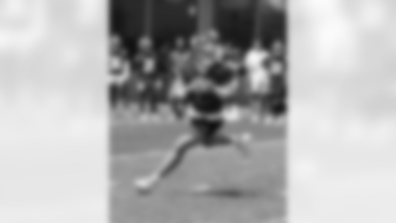 QB Jaxson Dart (6)