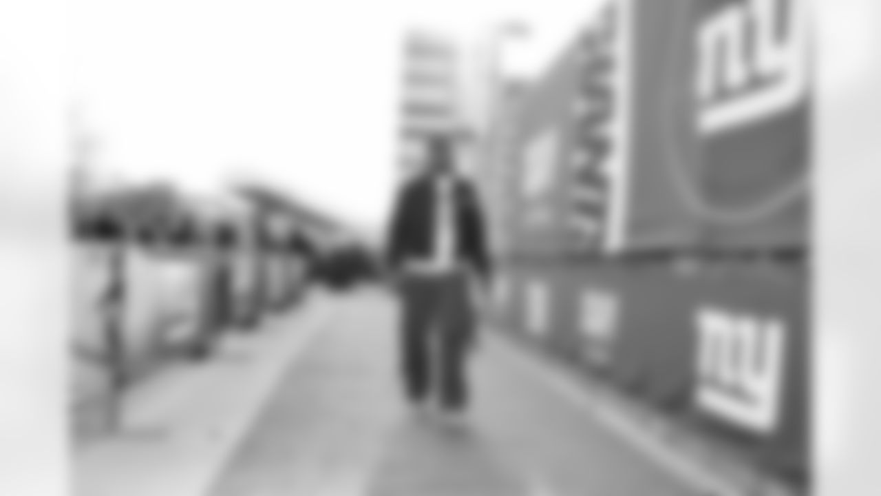 DE Chauncey Golston (57)