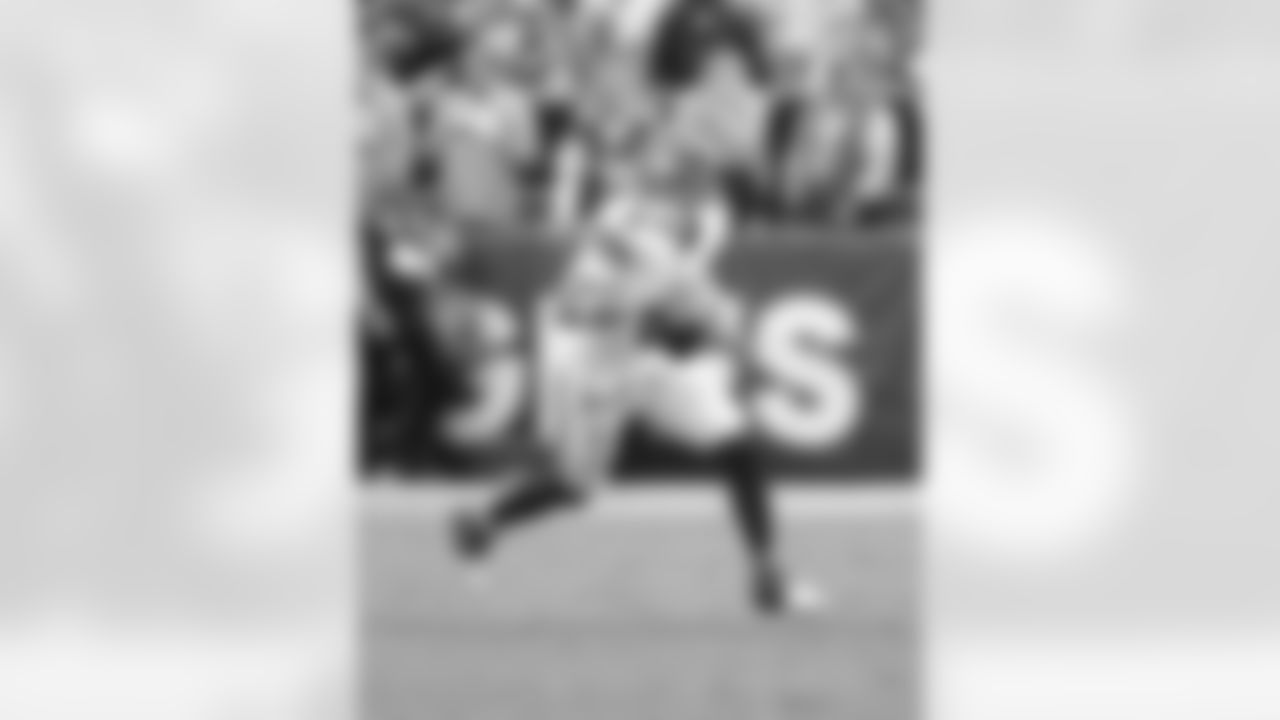 New York Giants quarterback Jaxson Dart (6)