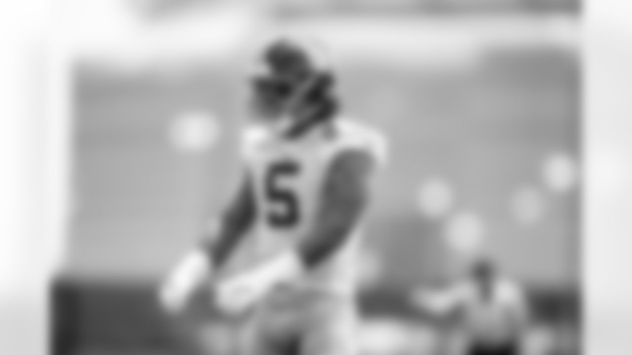OLB Kayvon Thibodeaux (5)