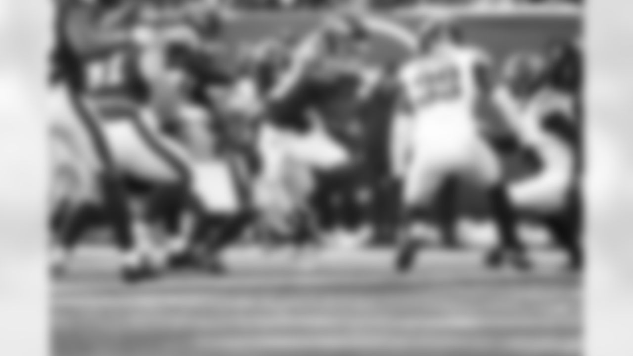 RB Tyrone Tracy Jr. (29)