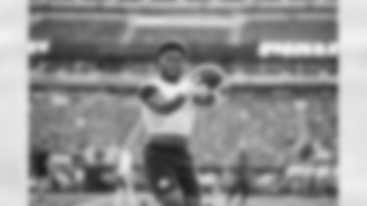RB Tyrone Tracy Jr. (29)
