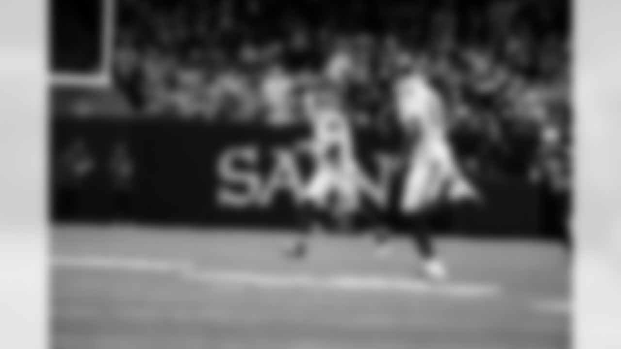 QB Jaxson Dart (6) looks to pass during an NFL football game against the New Orleans Saints on Sunday, October 5, 2025 at Caesars Superdome in New Orleans. (BRENNAN ASPLEN/NEW YORK GIANTS)