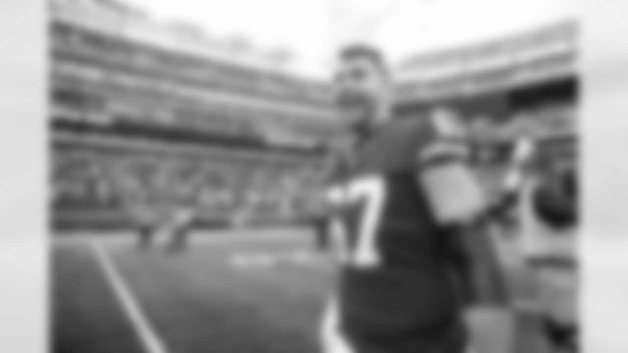 OL Justin Pugh (67)