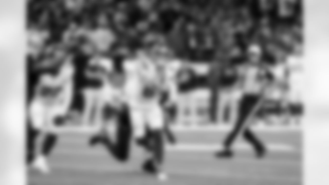 QB Jaxson Dart (6) throws during an NFL football game against the New Orleans Saints on Sunday, October 5, 2025 at Caesars Superdome in New Orleans. (Evan Pinkus/NEW YORK GIANTS)