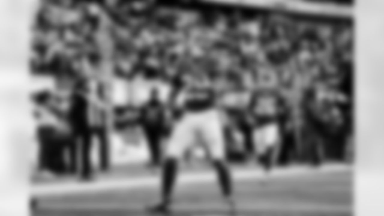 RB Tyrone Tracy Jr. (29)