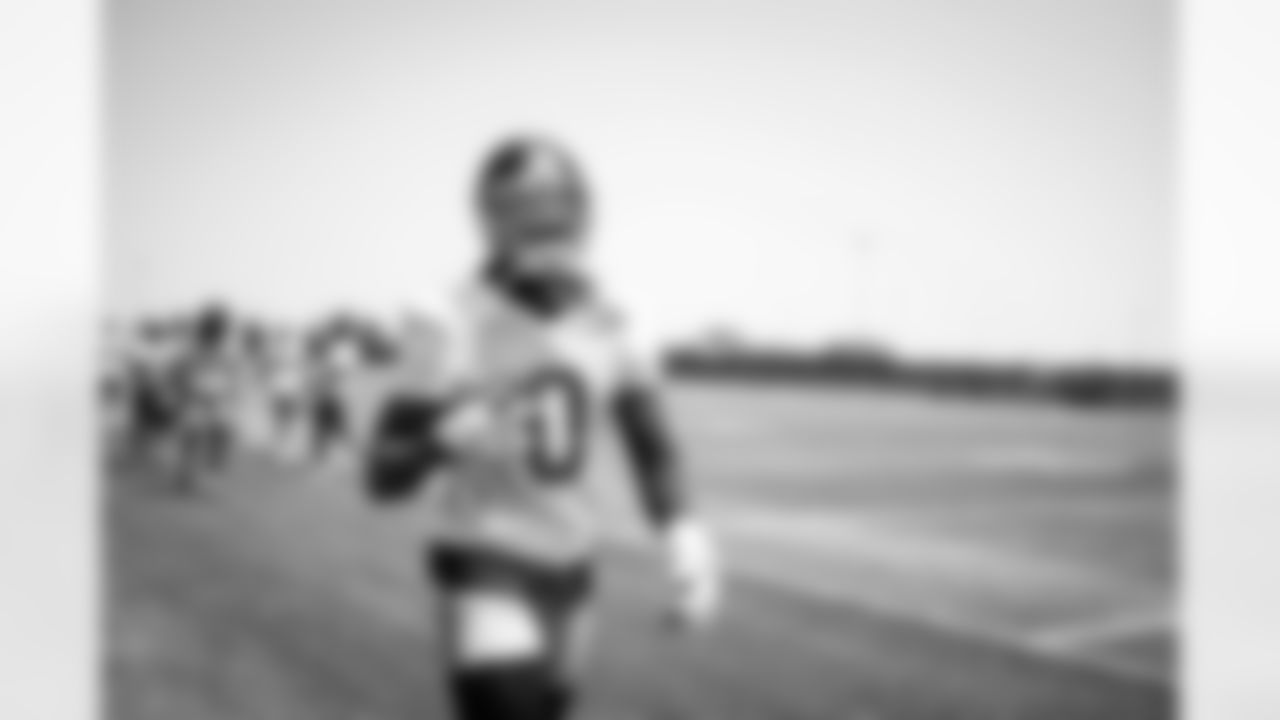 OLB Brian Burns (0)