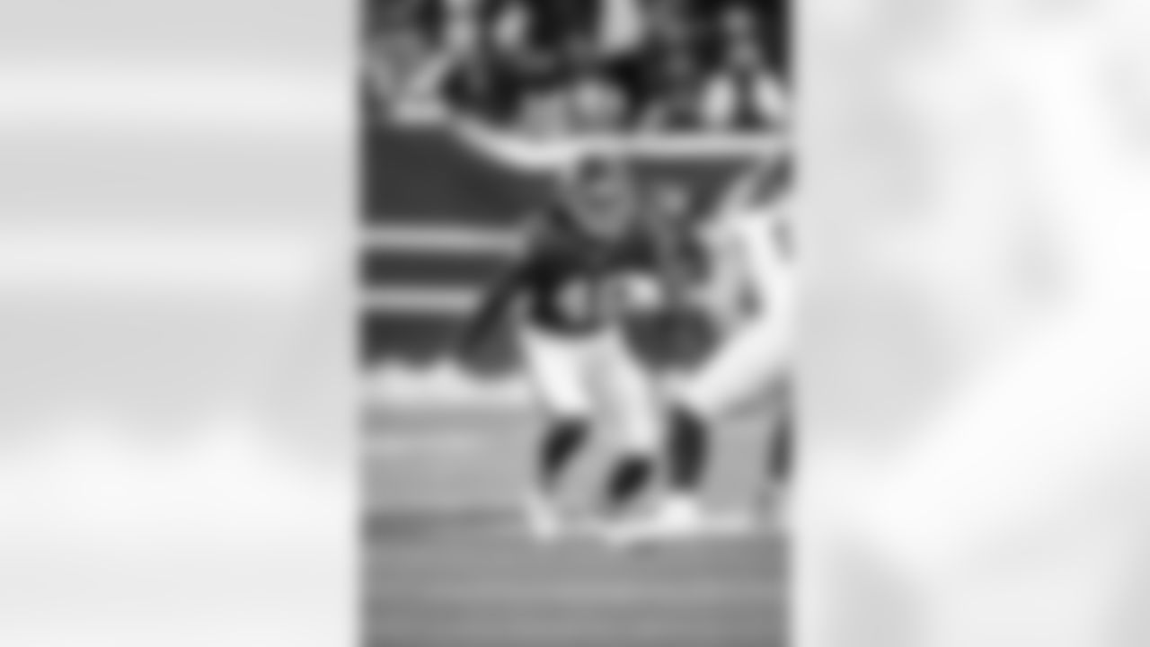 OLB Zaire Barnes (46)