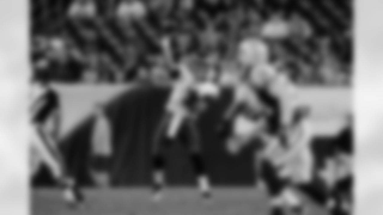 Philadelphia Eagles Mike Kafka throws a pass in the second half of an NFL preseason football game against the New York Jets, Thursday, Sept. 2, 2010, in Philadelphia. New York won 21-17. (AP Photo/Michael Perez)