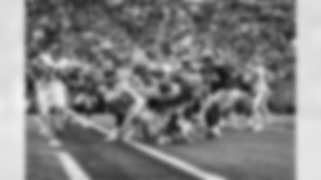 TE Daniel Bellinger (82), RB Devin Singletary (26)