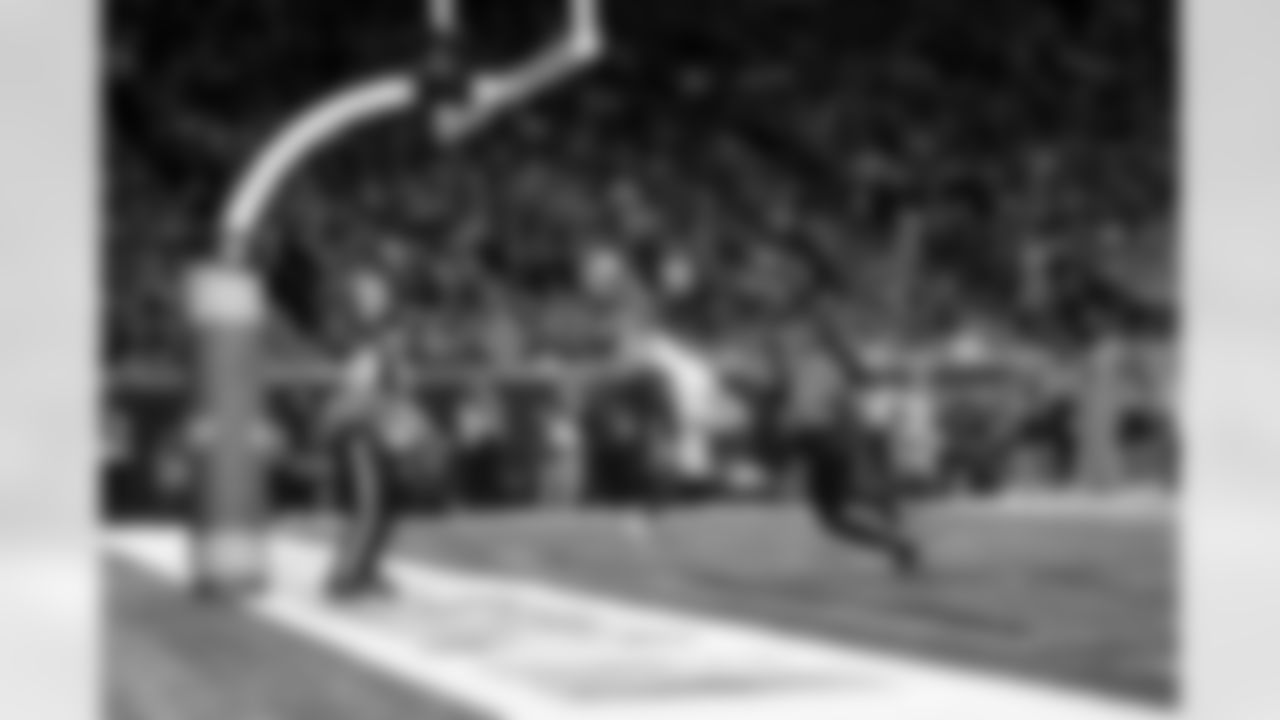 WR Isaiah Hodgins (89)