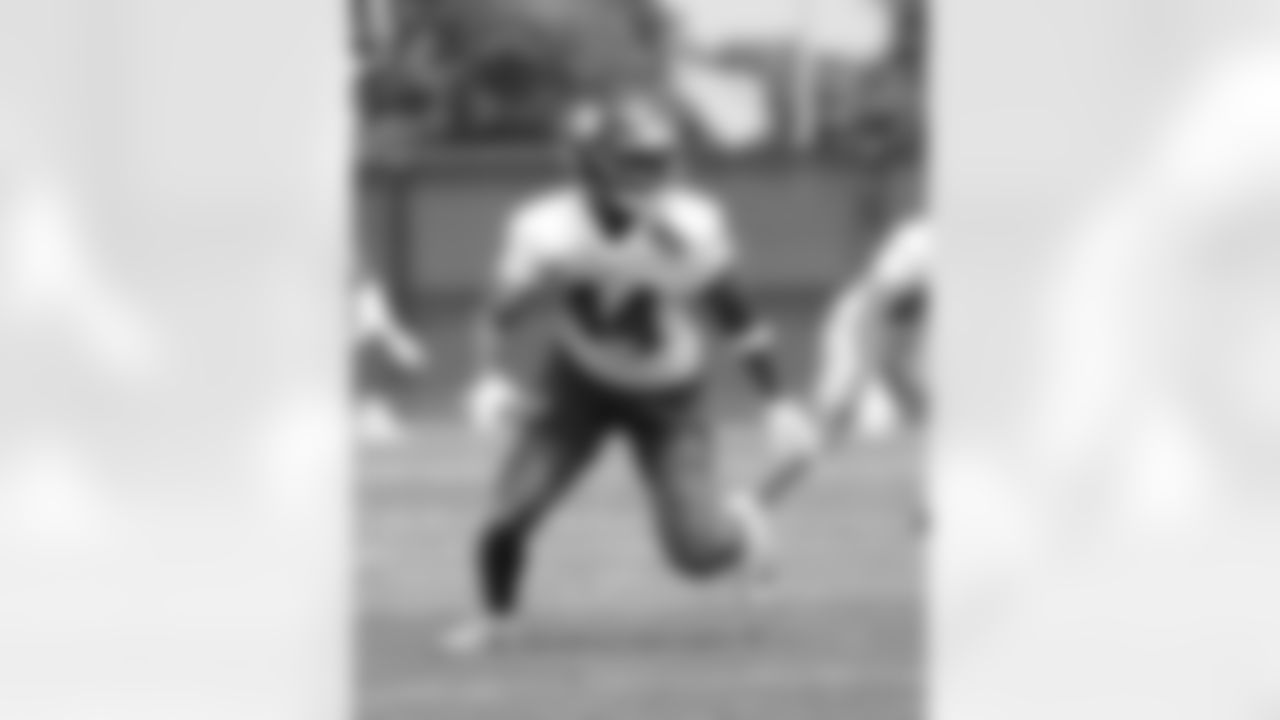 LB Demetrius Flannigan-Fowles (44)