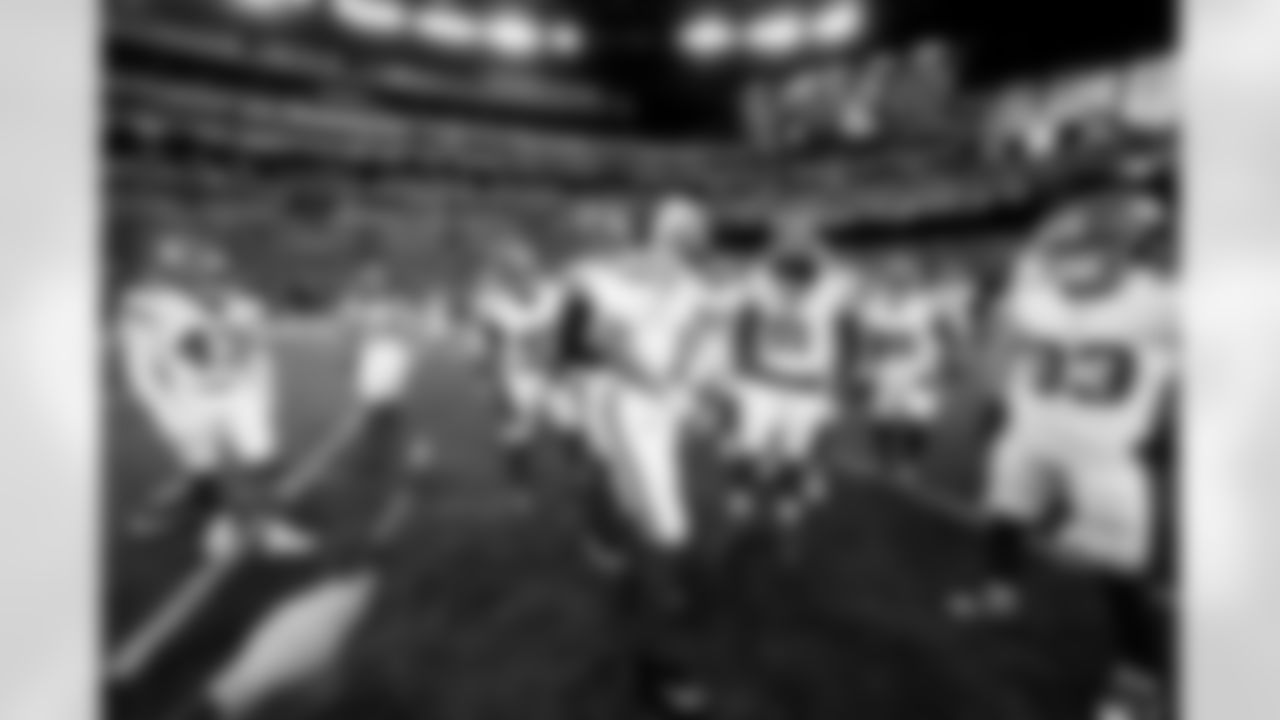 QB Jameis Winston (19)