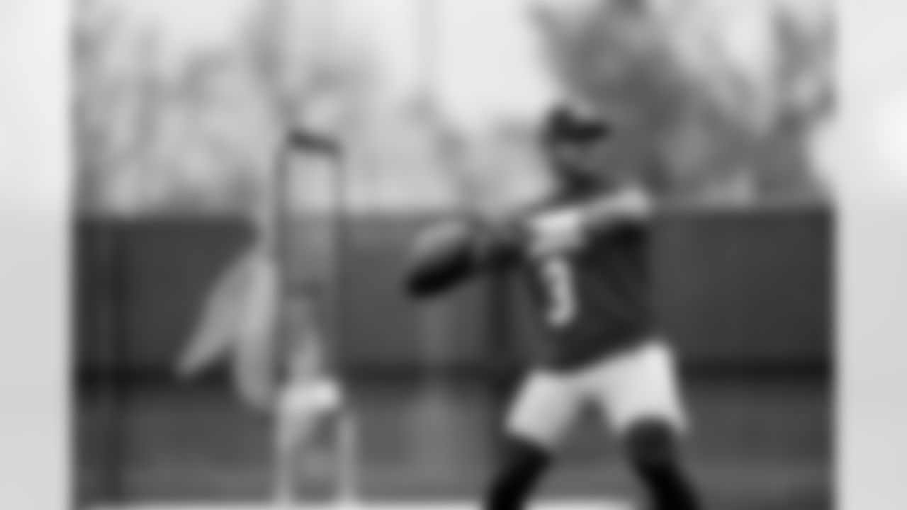 QB Russell Wilson (3)