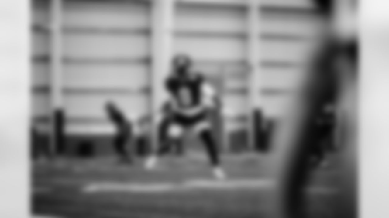 S Jevón Holland (8)