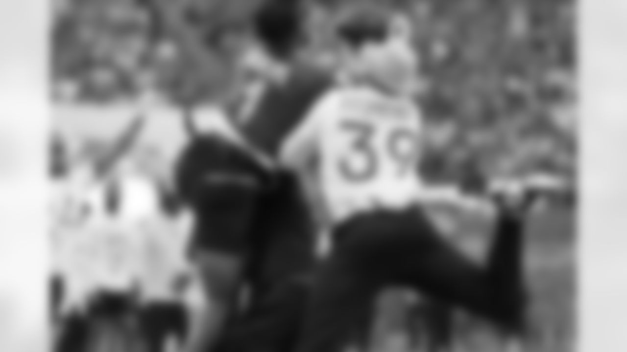 NFC wide receiver Malik Nabers (1) of the New York Giants makes a catch during the NFL Pro Bowl football game, Sunday, Feb. 2, 2025, in Orlando, Fla. (Perry Knotts via AP)